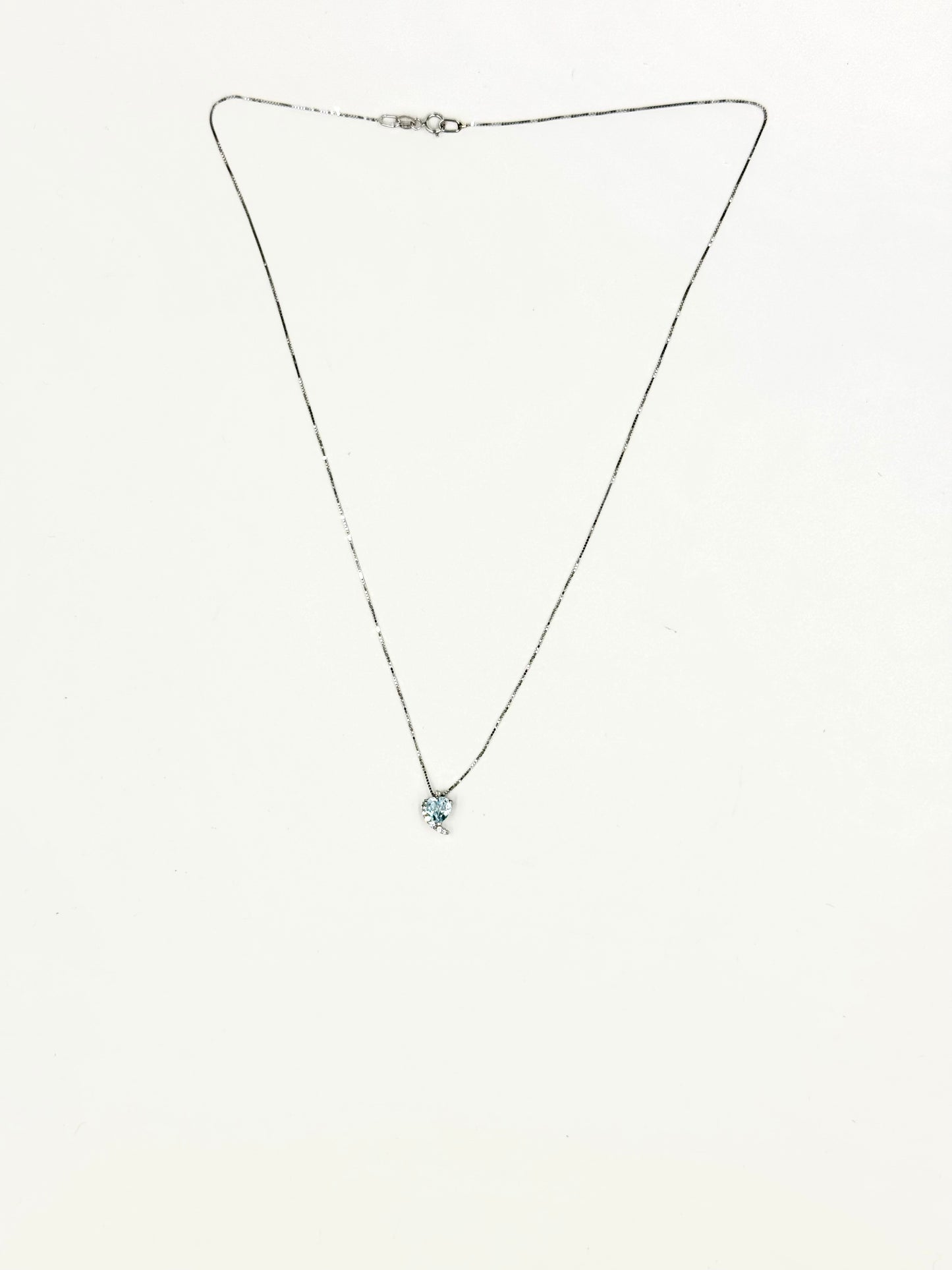 Collana di oro bianco "Abbraccio celestiale"