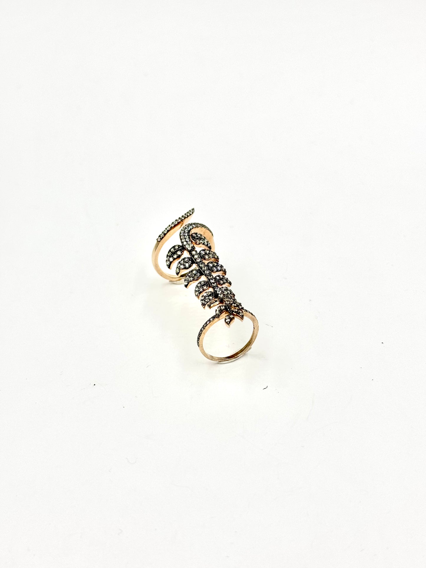 Anello d'argento rosé "Rampicante di Zirconi"