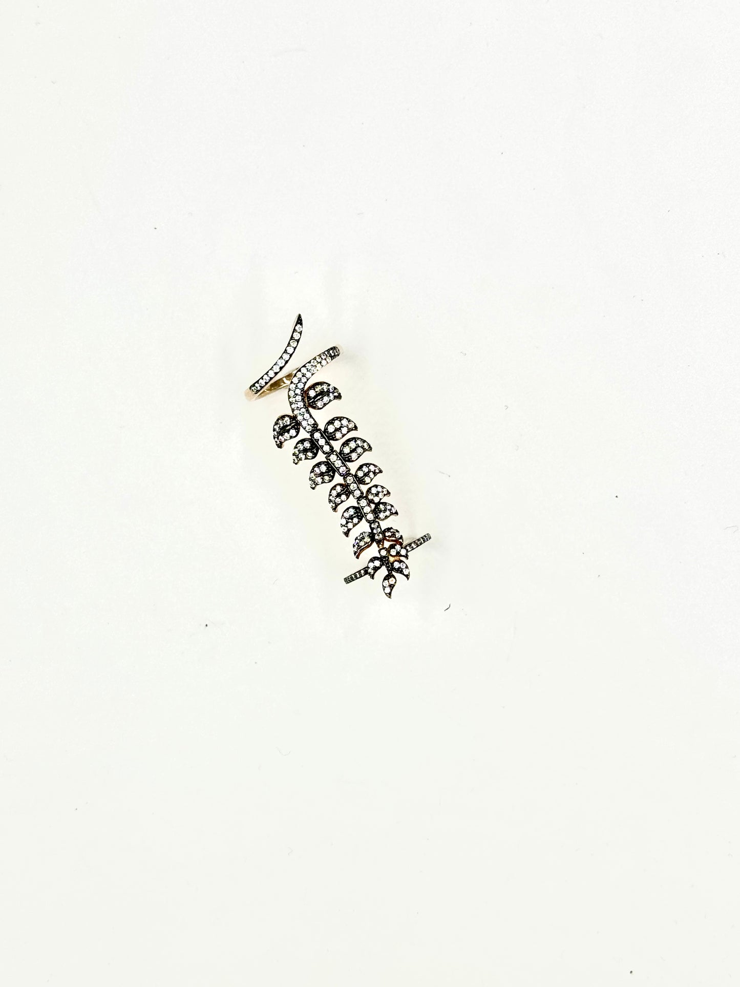 Anello d'argento rosé "Rampicante di Zirconi"