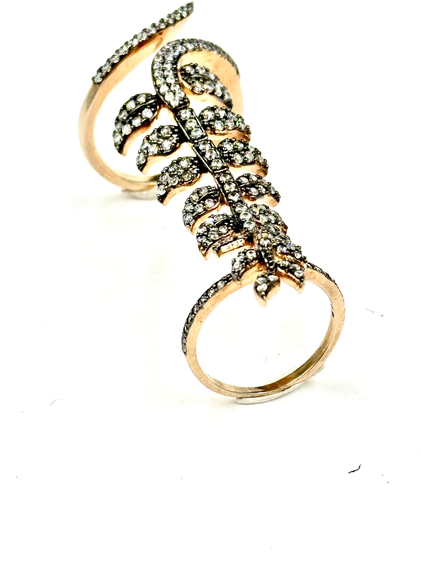 Anello d'argento rosé "Rampicante di Zirconi"