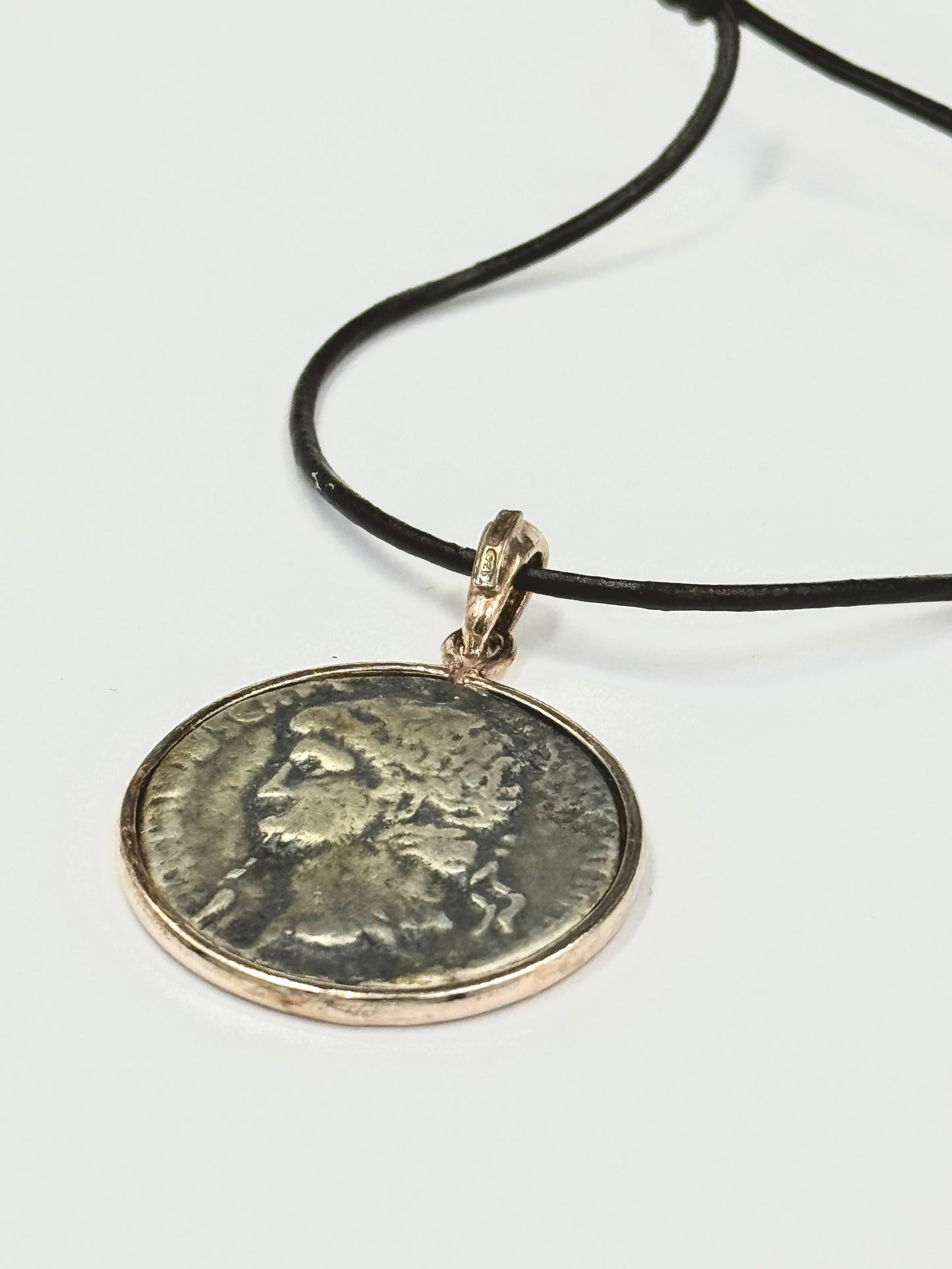 Bracciale Michelangelo in spago con ciondolo in argento "Roma"