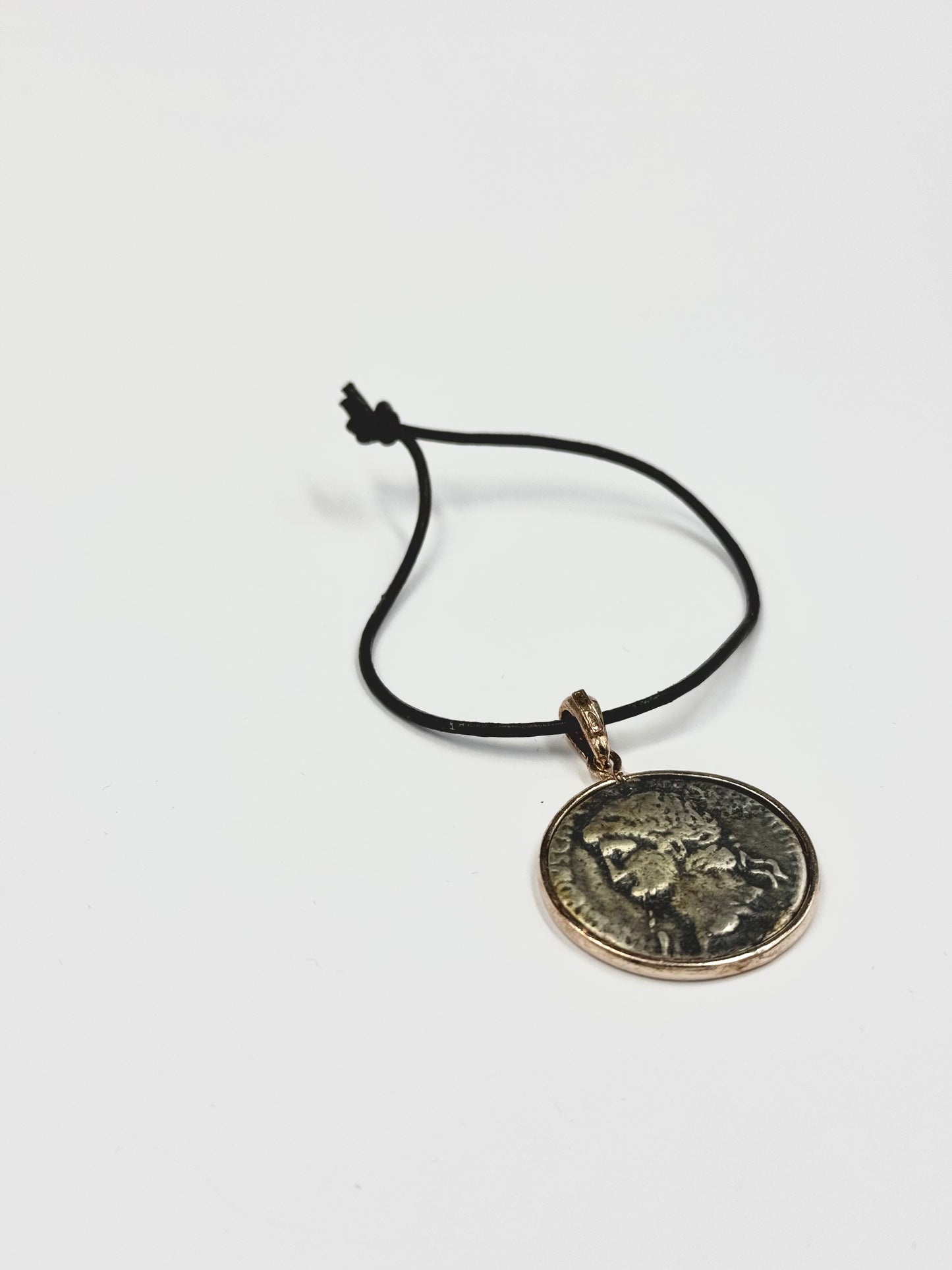 Bracciale Michelangelo in spago con ciondolo in argento "Roma"
